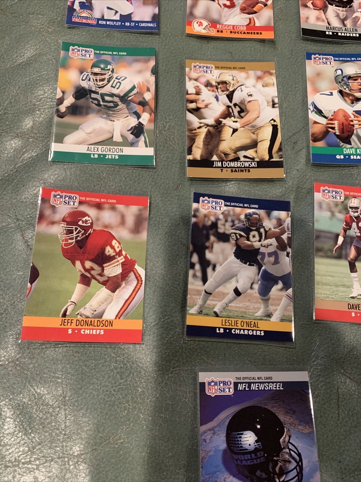 MINT-1990 NFL Pro Set! Lot!Rookie, LB, RB, QB, S, T. In Top Loader. (#10)