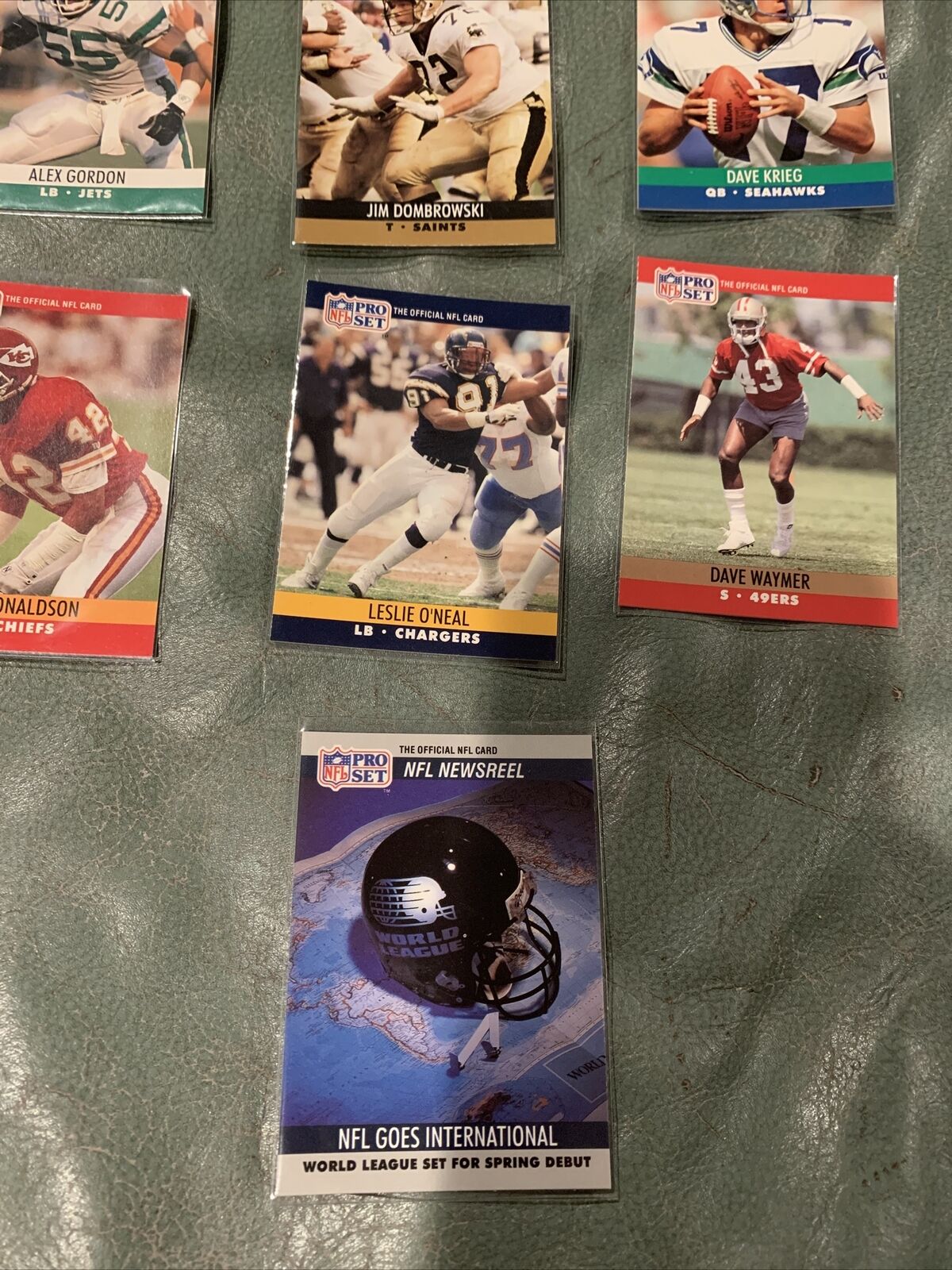 MINT-1990 NFL Pro Set! Lot!Rookie, LB, RB, QB, S, T. In Top Loader. (#10)