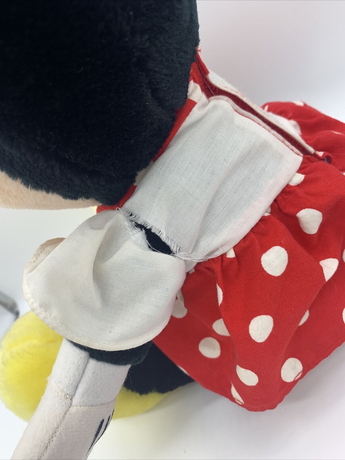 Disneyland Walt Disney World Vintage Minnie Mouse Plush Stuffed Animal 12 x 10