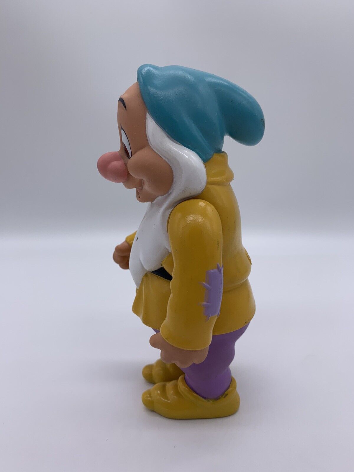 Disney Snow White Seven Dwarfs Bashful 6 x 3" Vinyl Plastic Figure Collectible