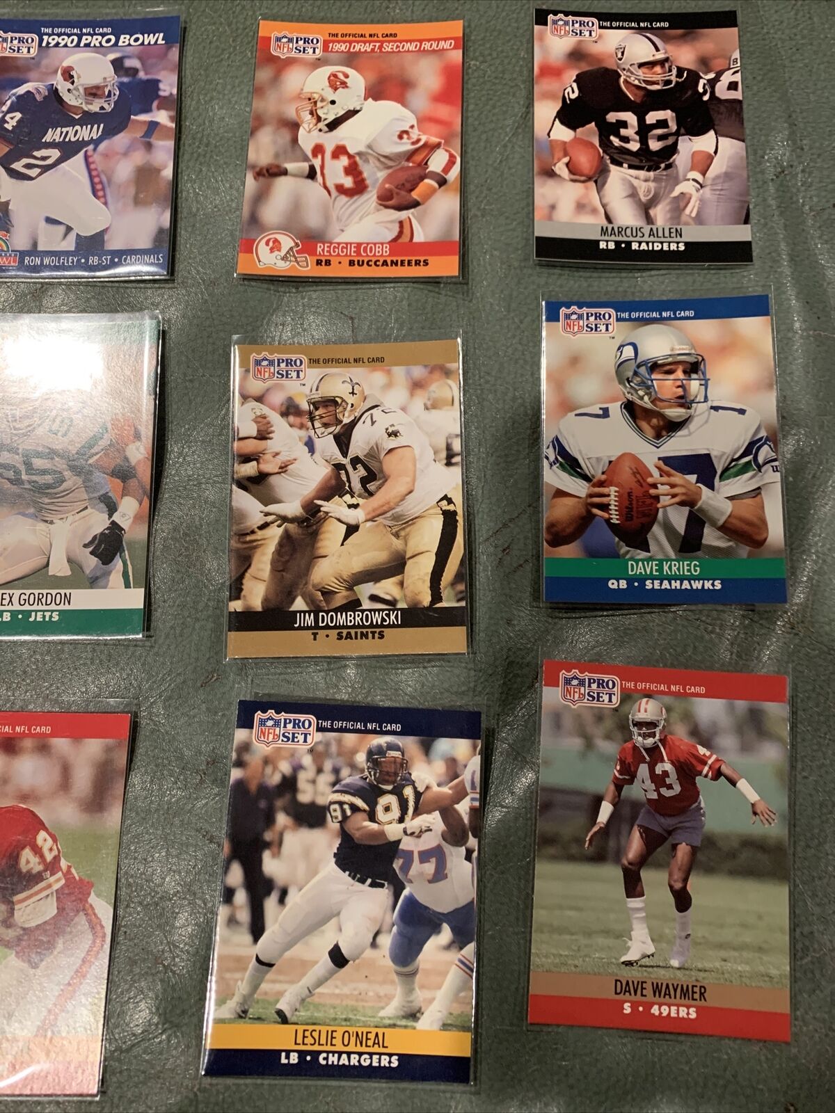 MINT-1990 NFL Pro Set! Lot!Rookie, LB, RB, QB, S, T. In Top Loader. (#10)